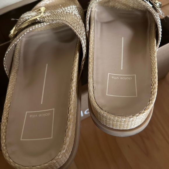 Dolce Vita “Sydnee “ slide on woven raffia sandal with gold buckle. Size 7 1/2 - Picture 4 of 7